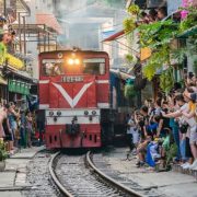 la-rue-de-trains-à-hanoi-vietnam