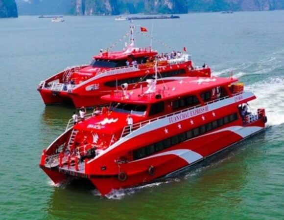 Le bateau rapide Halong – Cat Ba est en service depuis le mois de novembre 2024