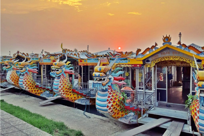 Bateau-dragon sur la rivière des Parfums - Hué. (voyage d’entreprise au Vietnam)