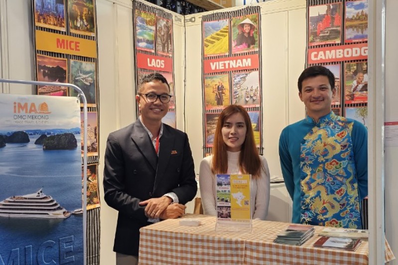 Les partenaires ont eu l'occasion de porter des vêtements traditionnels vietnamiens