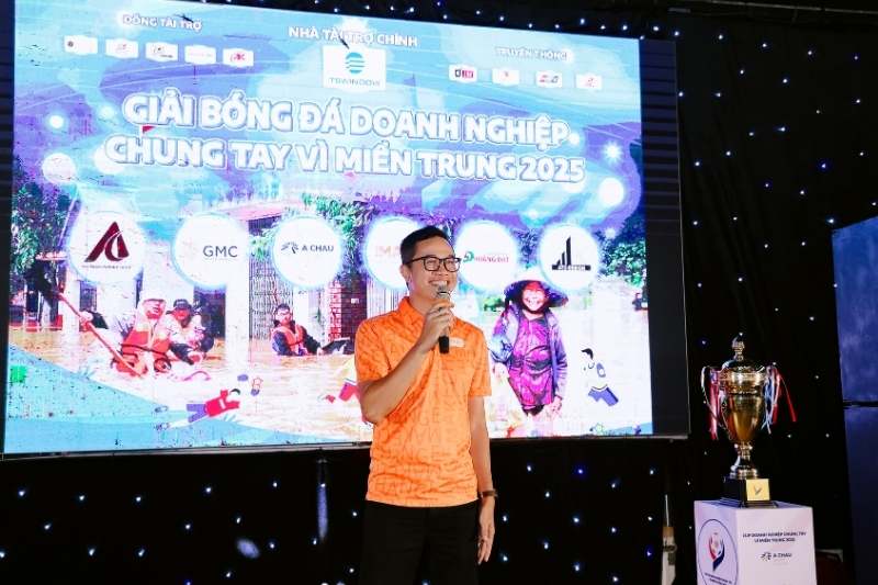 Notre PDG sponsorise la Coupe de football pour la région centrale du Vietnam après les inondations