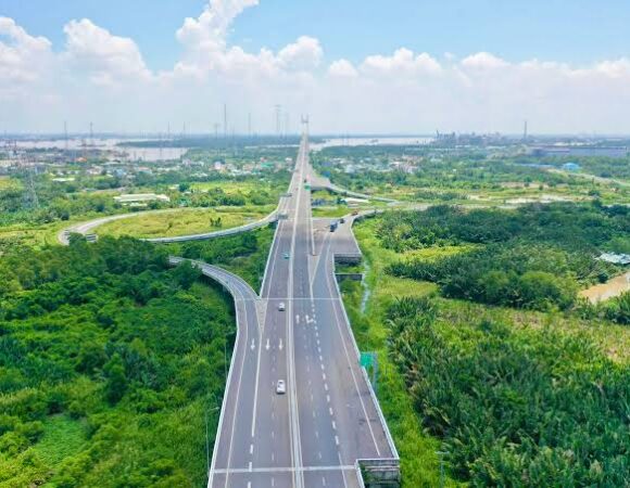 Mise en service de l’autoroute Ben Luc – Long Thanh, raccourcissement du trajet entre le delta du Mékong et le nouvel aéroport international