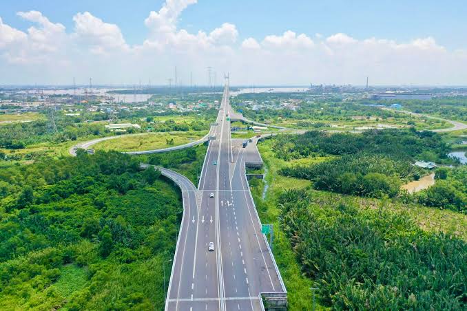 Mise en service de l’autoroute Ben Luc – Long Thanh, raccourcissement du trajet entre le delta du Mékong et le nouvel aéroport international